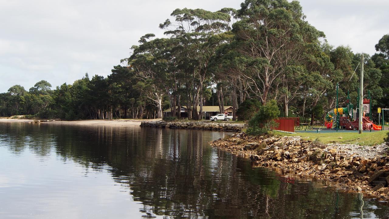 Strahan Retreat Holiday Park Hotel Exterior photo