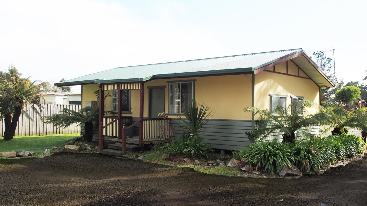 Strahan Retreat Holiday Park Hotel Exterior photo