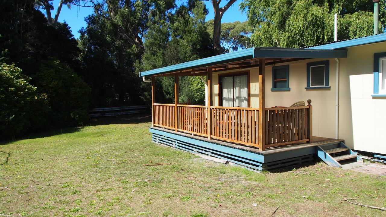 Strahan Retreat Holiday Park Hotel Exterior photo